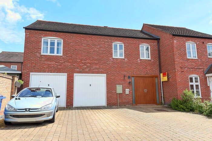 2 Bedroom End Of Terrace House To Rent In Melrose Court, Banbury, OX16