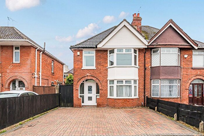 3 Bedroom Semi Detached House For Sale In Creighton Road, Southampton, SO15