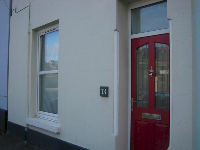 2 Bedroom Maisonette To Rent In Commercial Road, Coxside, Plymouth PL4