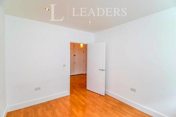 2 Bedroom Flat To Rent In Skyline Plaza, Victoria Avenue, SS2