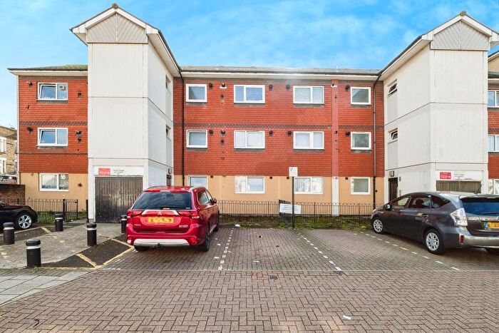 1 Bedroom Flat For Sale In Shirley Road, London, London, E15