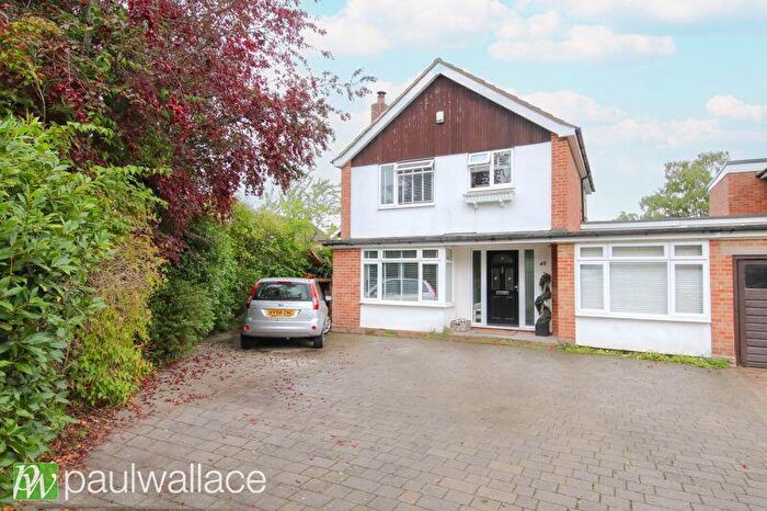 4 Bedroom Link Detached House For Sale In Roselands Avenue, Hoddesdon, EN11