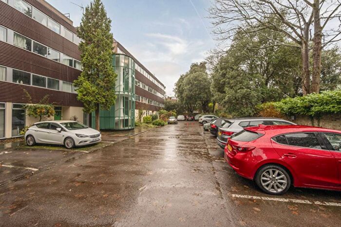 1 Bedroom Flat To Rent In Claudia Place, Southfields, London, SW19