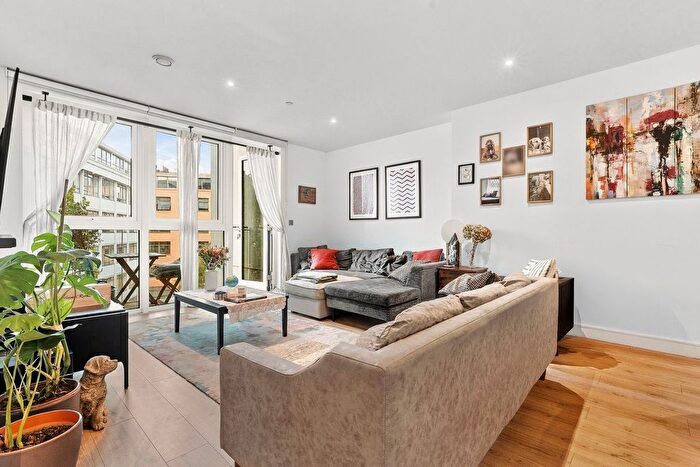 2 Bedroom Flat For Sale In Beadon Road, Hammersmith, London, W6