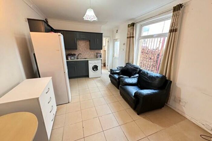 2 Bedroom Flat To Rent In North Road Cardiff, CF10