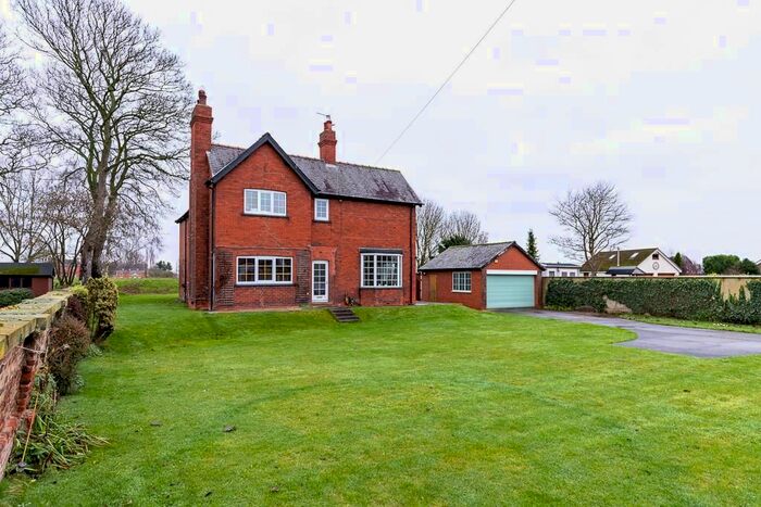 4 Bedroom Detached House For Sale In North Street, West Butterwick, Scunthorpe DN17