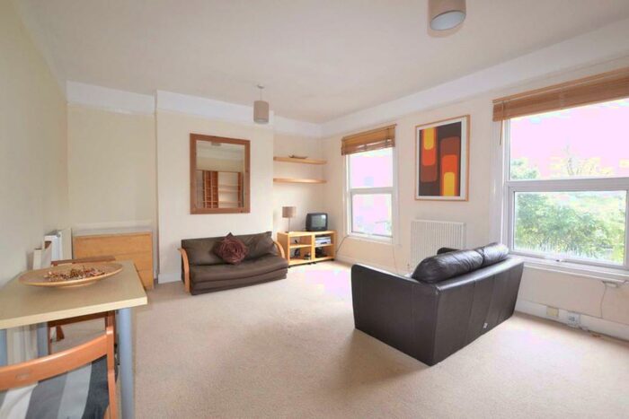 Studio To Rent In White Hart Lane, London, N22