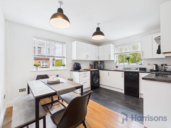 2 Bedroom Apartment For Sale In Fallowfield, Sittingbourne, ME10