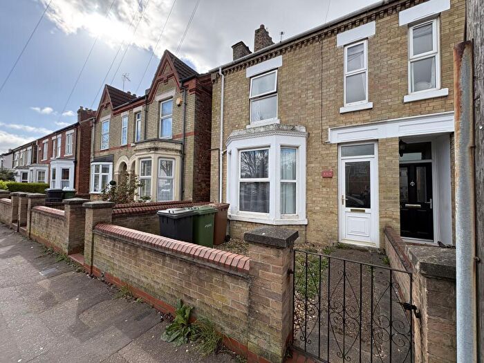 3 Bedroom Semi Detached House For Sale In Huntly Grove, Peterborough, PE1