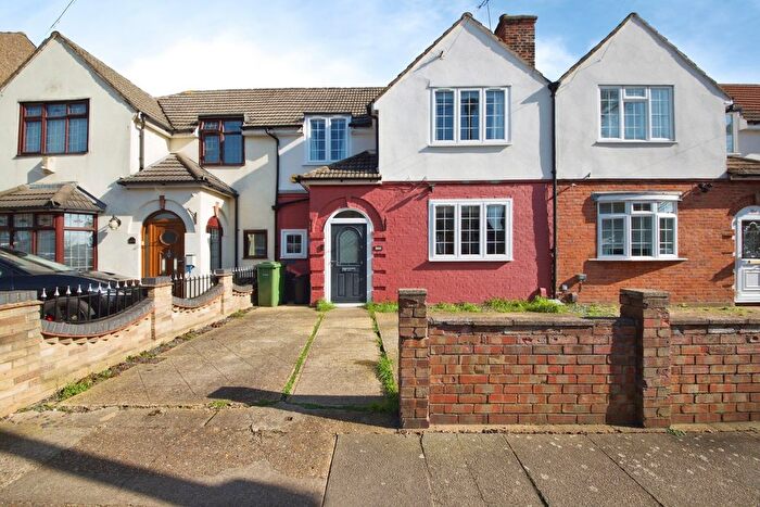 3 Bedroom Terraced House For Sale In Willow Street, Romford, RM7