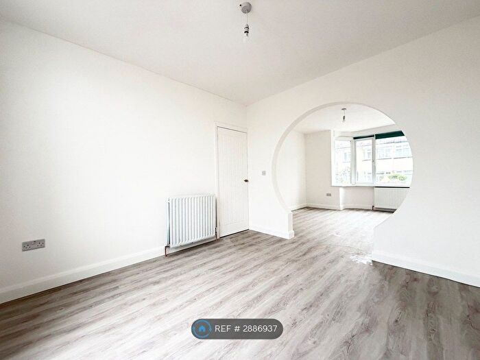5 Bedroom Semi-Detached House To Rent In Jubilee Road, Aldershot, GU11