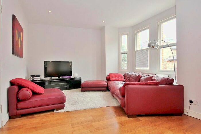 3 Bedroom Flat To Rent In Schubert Road, London, SW15