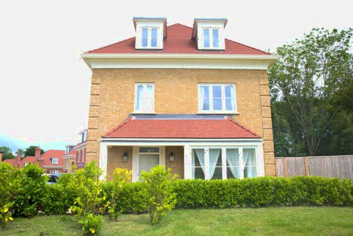 5 Bedroom Detached House To Rent In Lushington Drive, Cockfosters, EN4