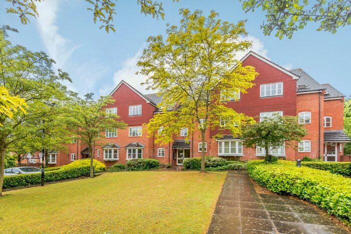 2 Bedroom Flat To Rent In Mallard Court, Swan Close, Rickmansworth, WD3