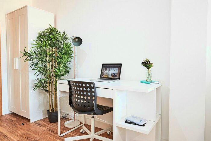 1 Bedroom Flat To Rent In The Studios, Plaza Boulevard, Liverpool, L8