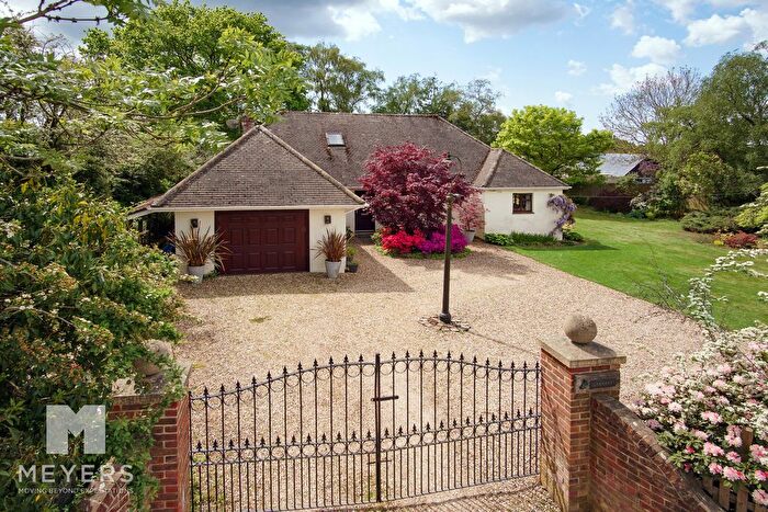 5 Bedroom Chalet For Sale In Ibsley Drove, Ibsley, Ringwood, BH24