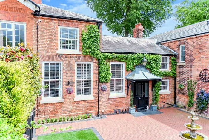 3 Bedroom Mews For Sale In Canwell Drive, Canwell, B75