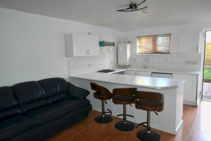 4 Bedroom Town House To Rent In Cardinals Way, London, N19