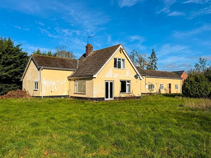 4 Bedroom Detached House For Sale In Rockland Road, Lower Stow Bedon, NR17