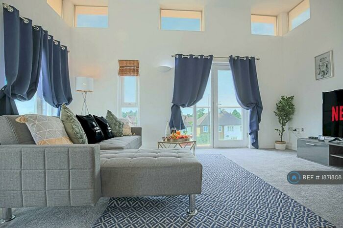 2 Bedroom Flat To Rent In Newport Pagnell, Milton Keynes, MK16