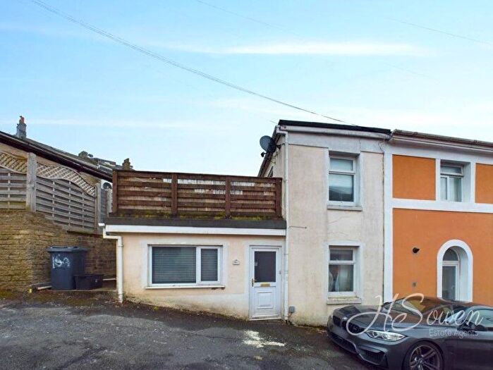 2 Bedroom Maisonette For Sale In A Hillesdon Road, Torquay, Devon, TQ1