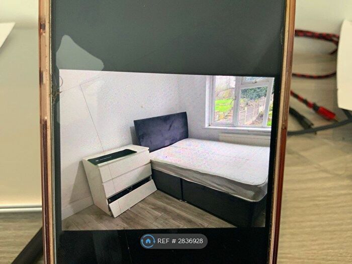 2 Bedroom Flat To Rent In High St, Studley, B80