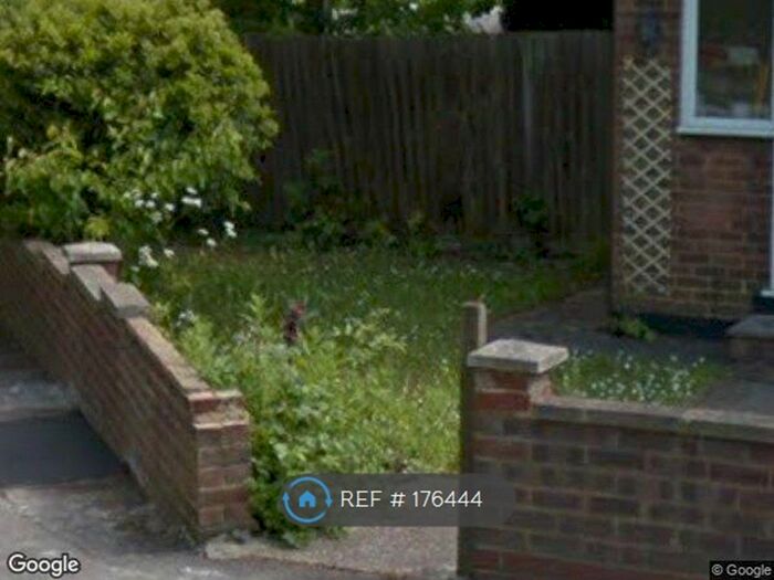 3 Bedroom Semi-Detached House To Rent In Spinney Road, Luton, LU3