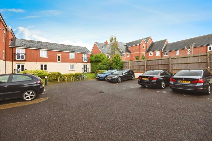 1 Bedroom Apartment For Sale In Gerard Gardens, Great Baddow, Chelmsford, CM2
