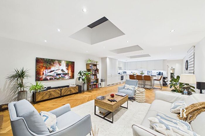 4 Bedroom Detached House For Sale In Claydon Drive, Beddington, CR0