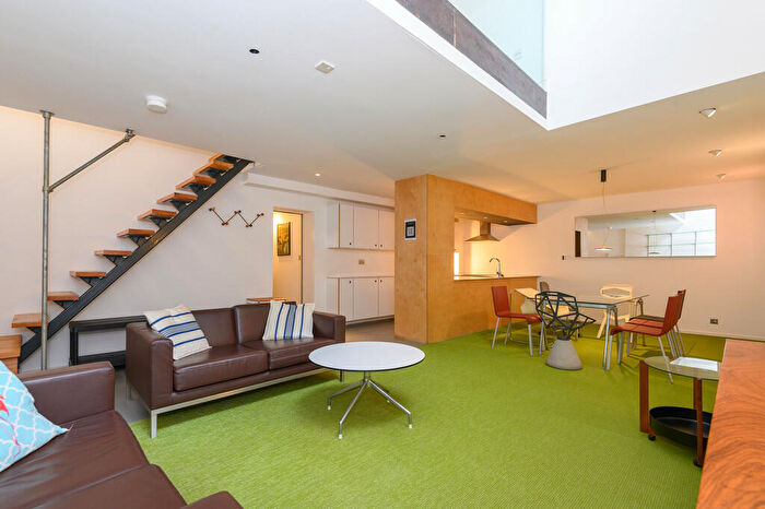 2 Bedroom Apartment For Sale In No Dock Street, LS10