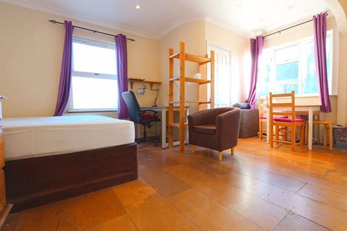 Studio To Rent In Lakefield Road, Turnpike Lane, N22