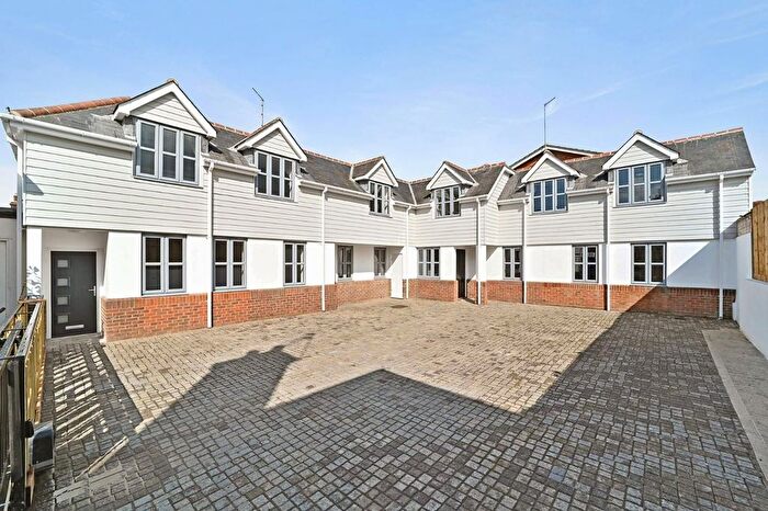 2 Bedroom Flat To Rent In Market Place, Abridge, RM4