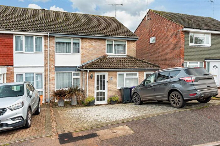 4 Bedroom End Of Terrace House For Sale In Orchard Way, Knebworth, SG3