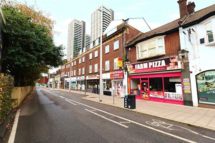 2 Bedroom Flat To Rent In Chapel Street, Woking, Surrey, GU21