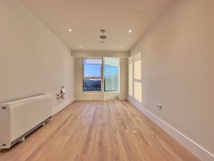 1 Bedroom Flat To Rent In Virginia House, Walton Street, Aylesbury, HP21