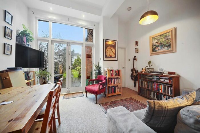 1 Bedroom Flat To Rent In Walm Lane, Willesden Green, London, NW2