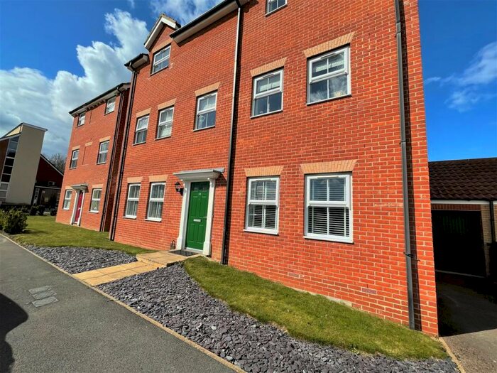 2 Bedroom Flat To Rent In Sandown Drive, Bourne, PE10