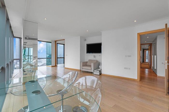 2 Bedroom Flat For Sale In West India Quay, Hertsmere Road, E14