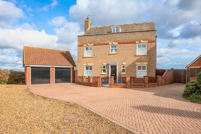 5 Bedroom Detached House For Sale In Pemberton Field, Rochford, SS4