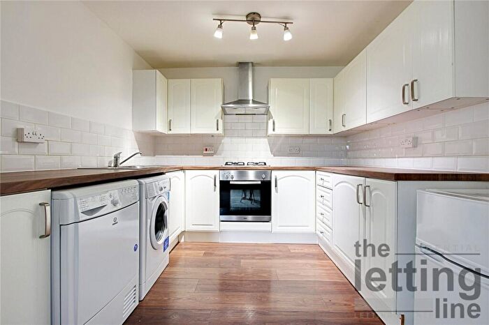 1 Bedroom Apartment To Rent In The Ridgeway, Enfield, EN2