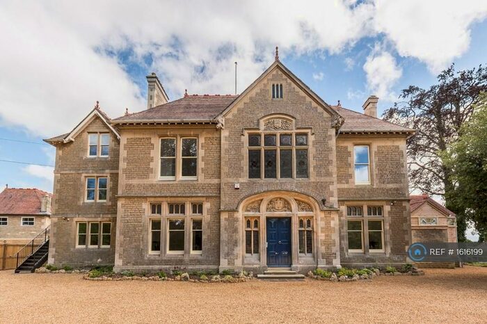 2 Bedroom Flat To Rent In Elmhurst Lodge, Trowbridge, BA14