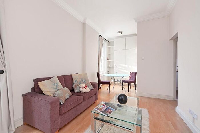 1 Bedroom Flat To Rent In Baker Street, Marylebone, London, NW1