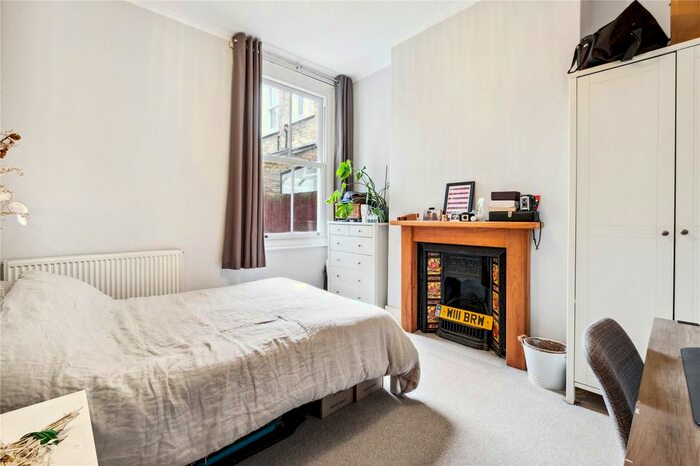 2 Bedroom Flat To Rent In Hazelbourne Road, London, SW12