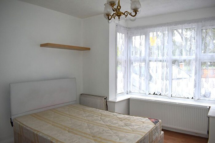 2 Bedroom Flat To Rent In Montrose Avenue, Edgware, HA8