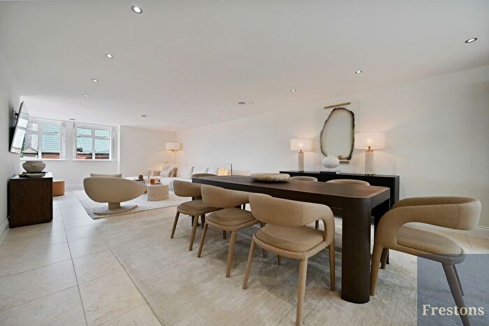 4 Bedroom Flat For Sale In Lancaster House, Marlborough Drive, Bushey, WD23