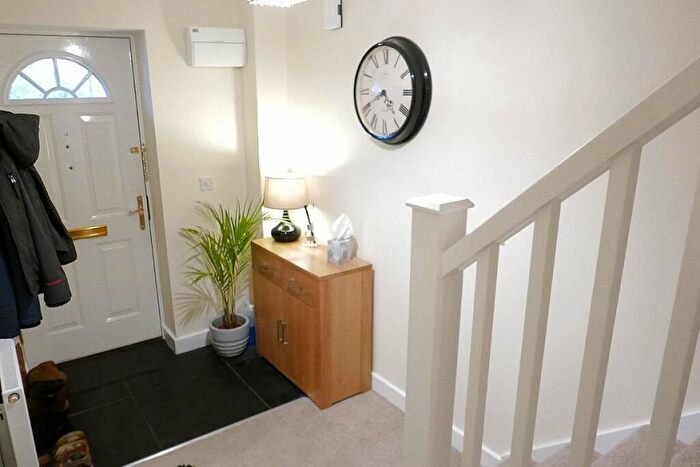 3 Bedroom End Of Terrace House For Sale In Barnsbridge Grove, Barnsley, S70