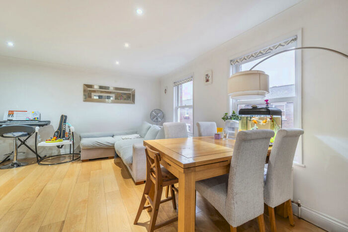 2 Bedroom House To Rent In Lockesfield Place, Isle Of Dogs, E14