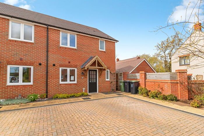 3 Bedroom Semi Detached House For Sale In Leigh Woods Place, Silsoe, Bedford, MK45