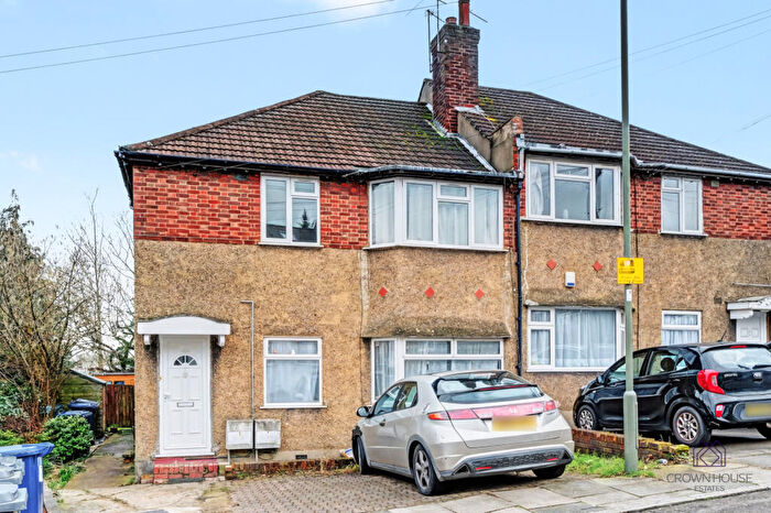 2 Bedroom Flat For Sale In Oakleigh Close London, N12