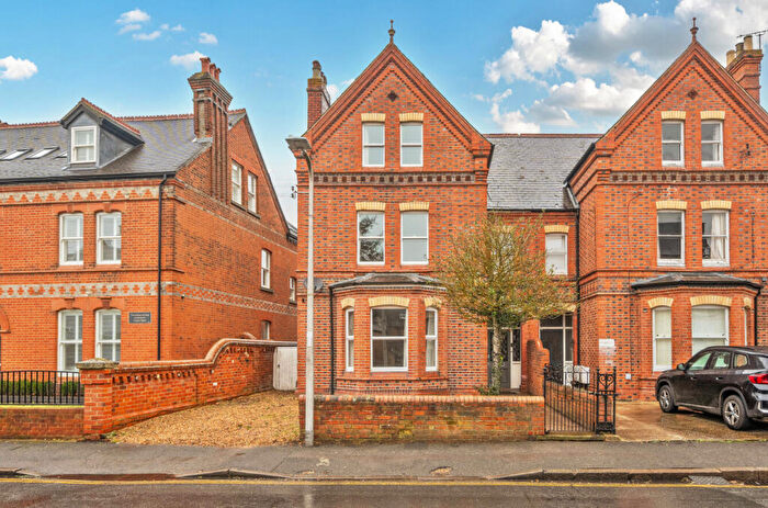 6 Bedroom Semi-Detached House For Sale In Castle Crescent, Reading, Berkshire, RG1